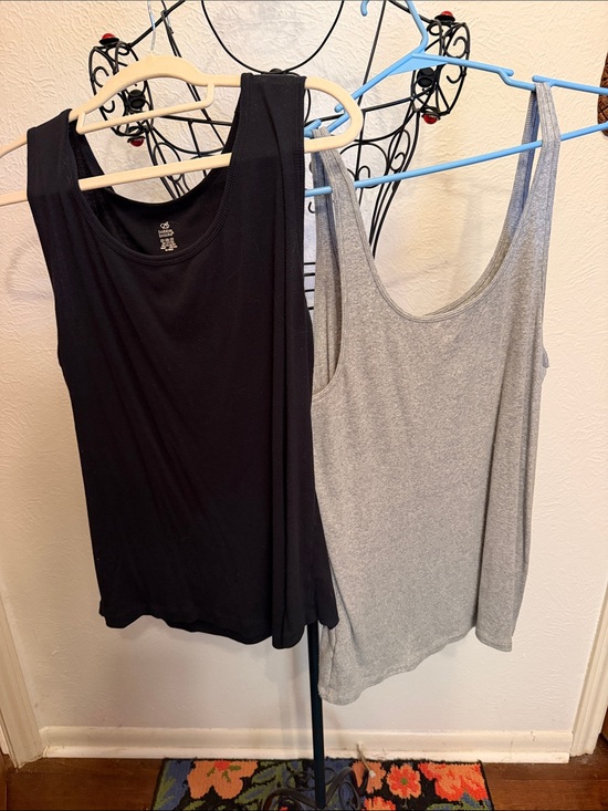 Old Navy Tops - 🦜🦜🦜3 for 12$🦜🦜🦜Casual Tank Top - Black and Heather Gray